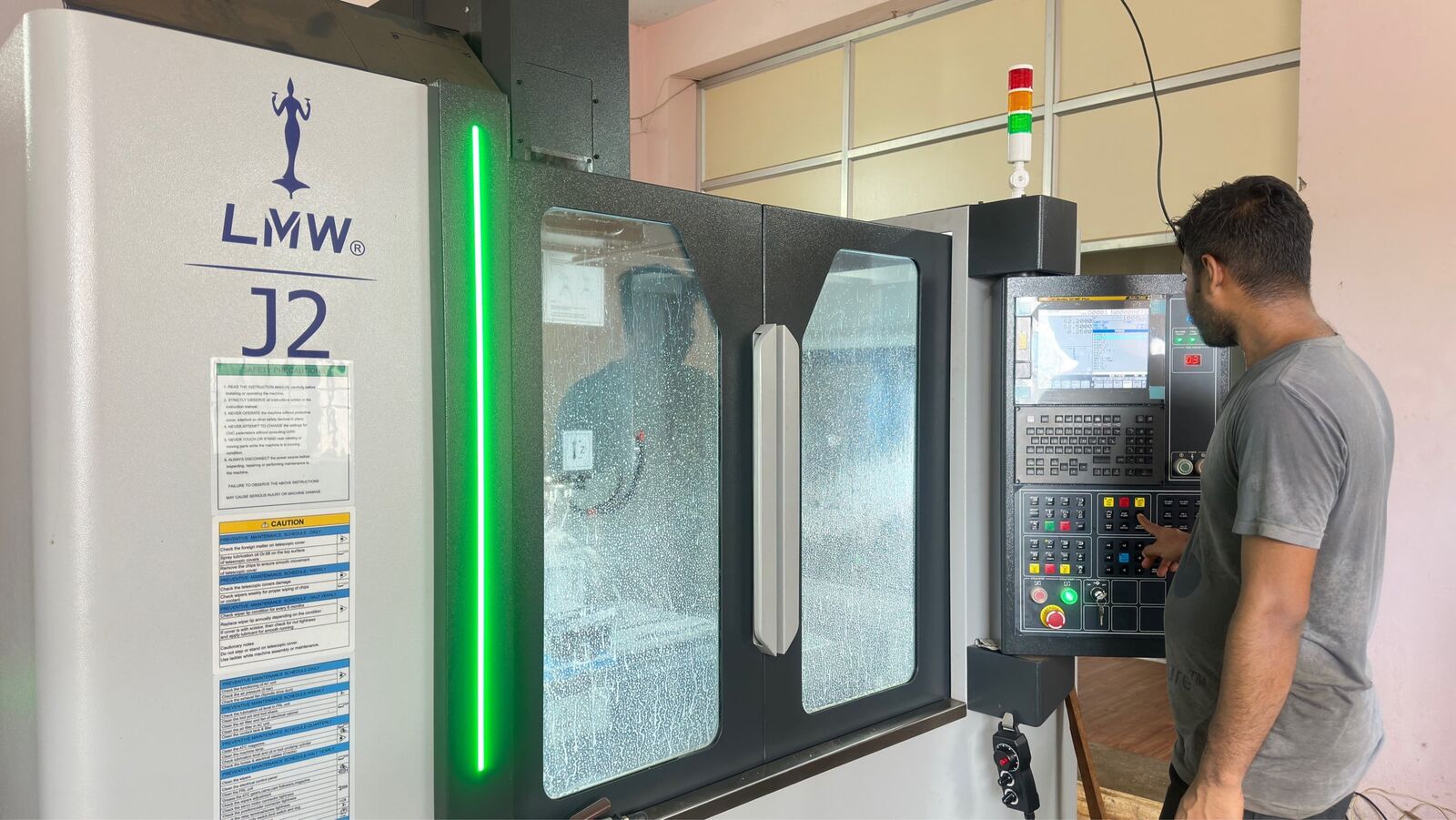 LMW J2 vertical machining centre in production